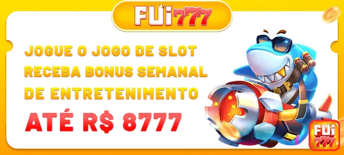 Jogador sorrindo enquanto usa a plataforma Fui777